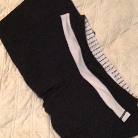 Lululemon hemmed yoga pants size4 - Picture 2 of 6